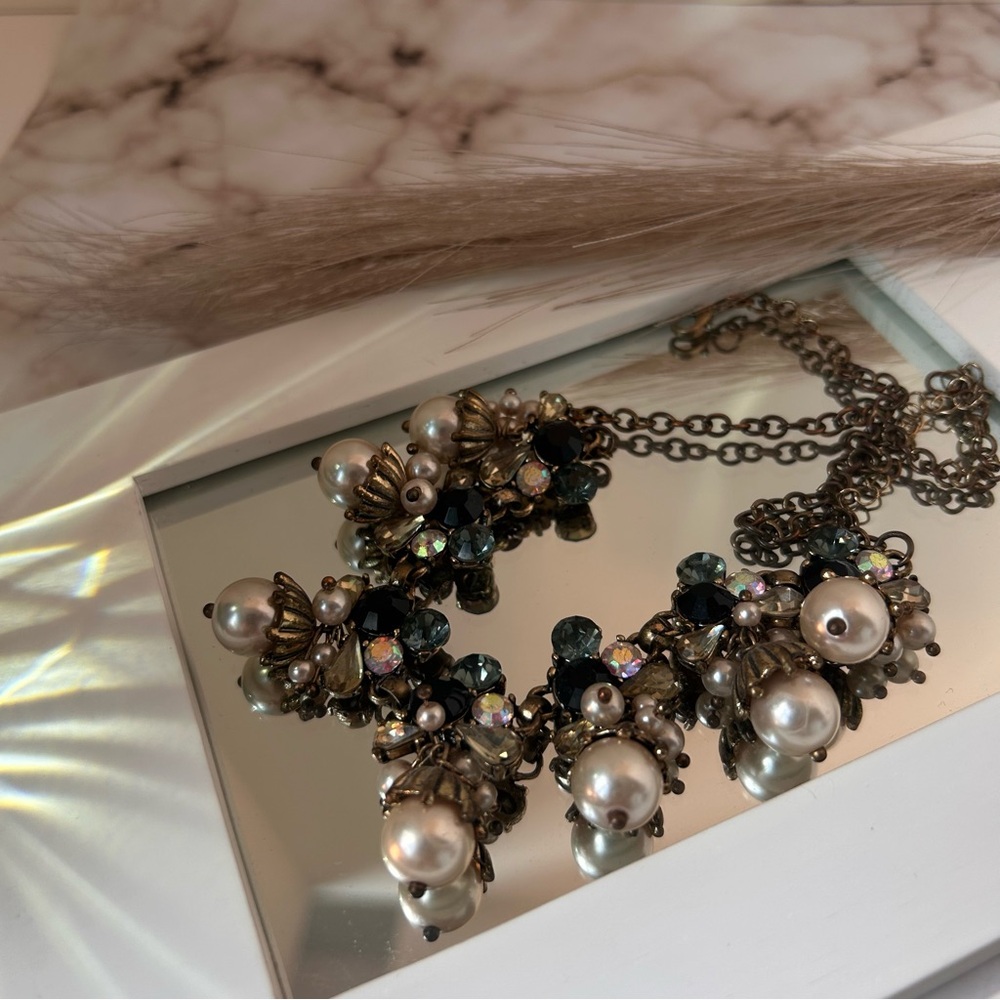 LOFT Vintage Inspired Pearl and Crystal Statement Fashion Necklace OS